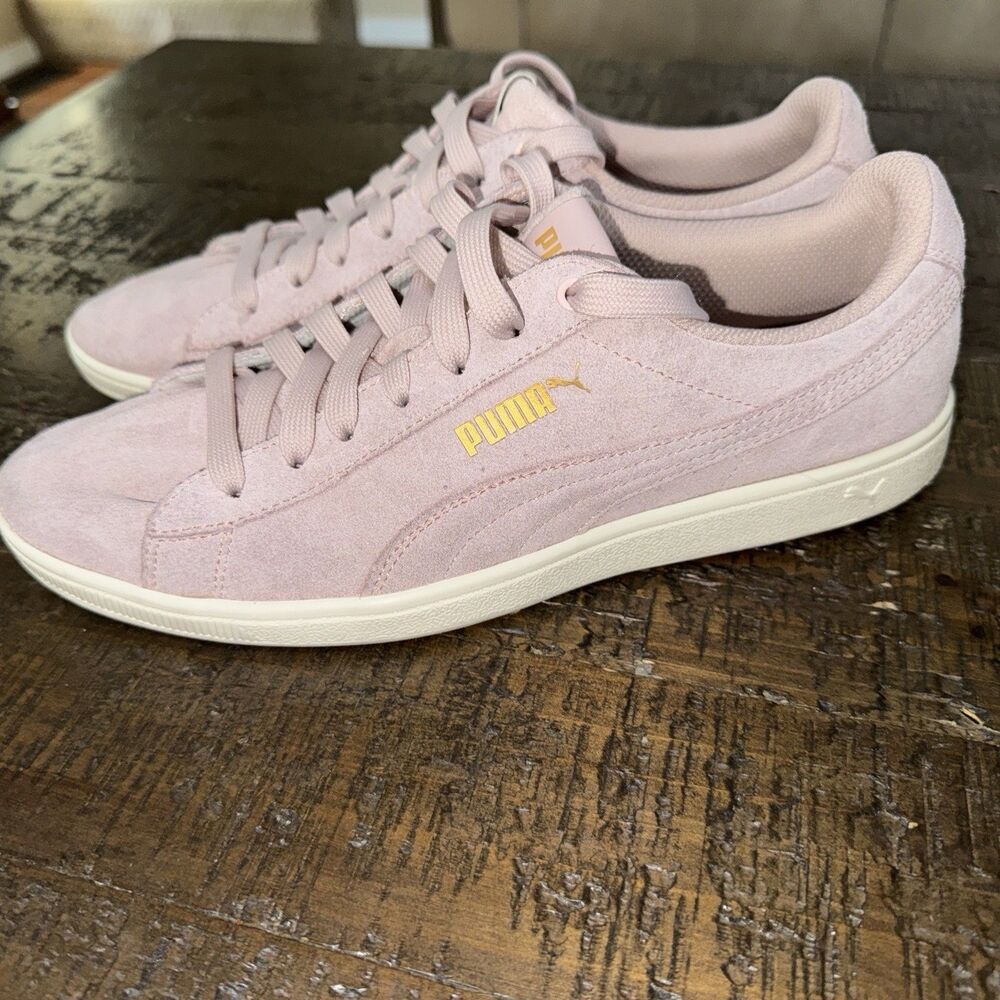 Puma Vikky Low Top Sneakers Shoes Women's Size 9.5 Purple Suede Lace-Up Lavendar